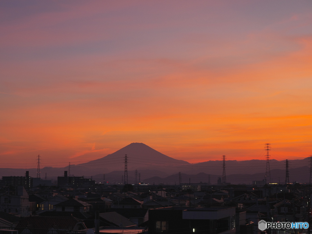 鉄塔の街の夕焼け