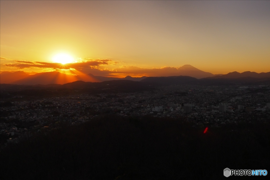 夕日が刺す