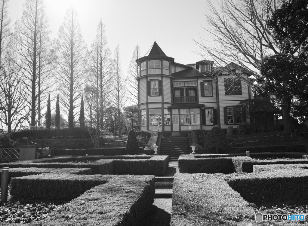 モノクロでヘボ隠し