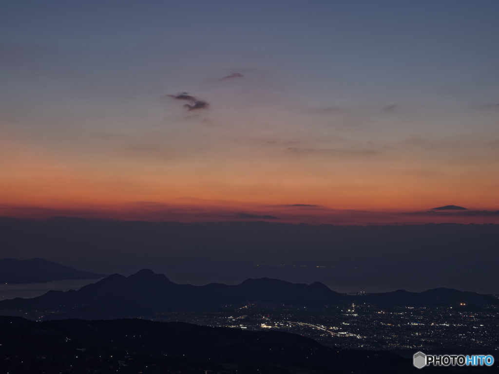 出会い待つ夕暮れ