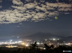 夜景に紛れる