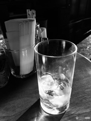 喫茶店の水