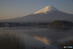 夜明けの河口湖畔