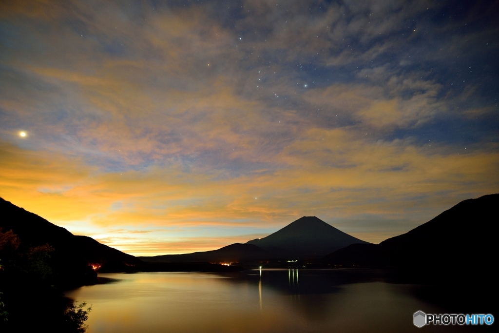 夜明けと星空