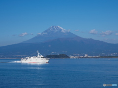 青い富士と白い船　フルサイズ