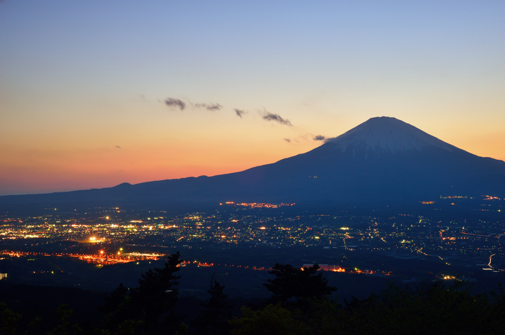 夜景と富士