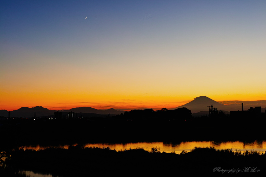 三日月の夕景