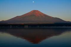 月と赤富士