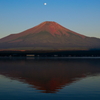 月と赤富士