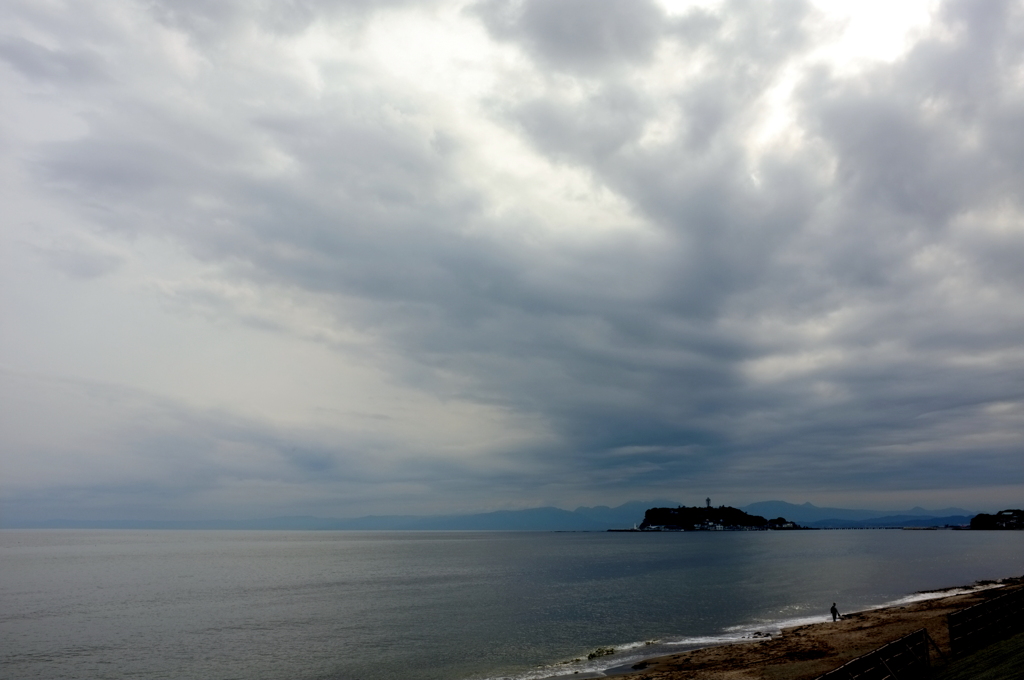 雲の合間から