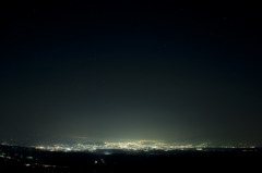 夜景と星