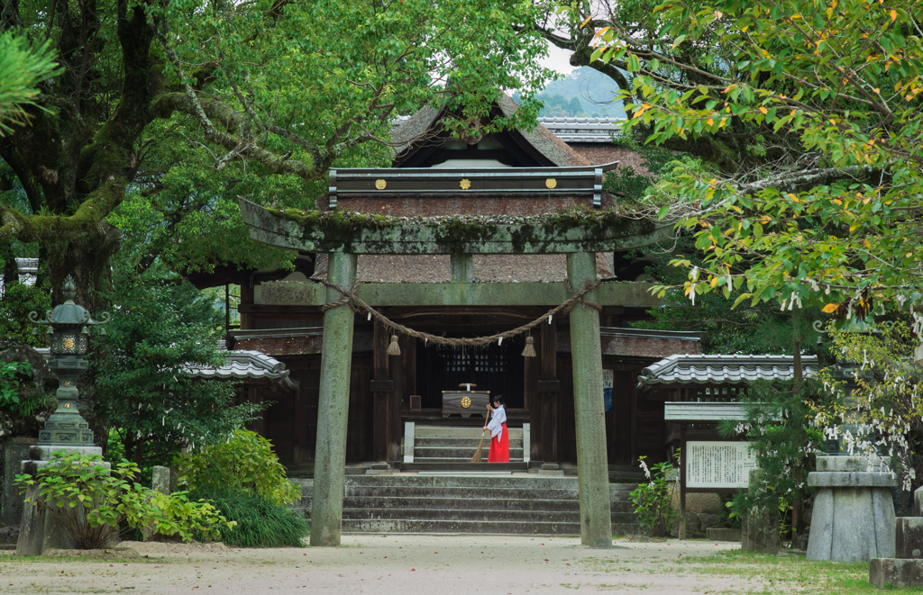 神社と巫女さん