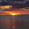 沖縄の海で夕焼け