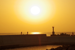 釣り人と夕日