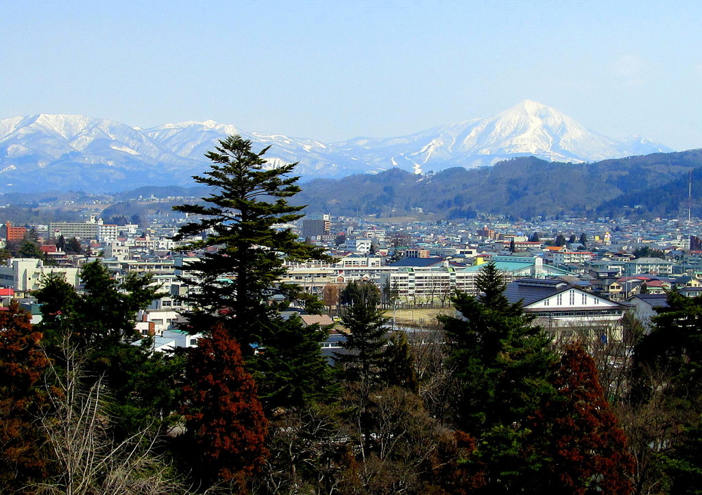 鶴ヶ城天守閣から磐梯山眺望