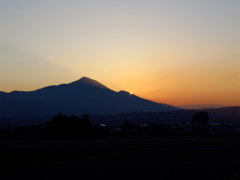 磐梯山の夜明け