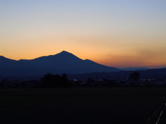 磐梯山の夜明け