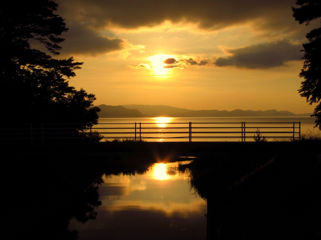 猪苗代湖の夕日