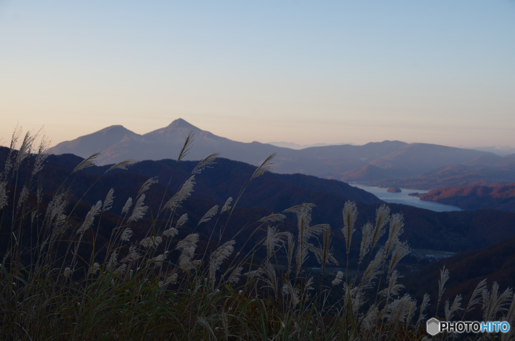 早朝の磐梯山と桧原湖