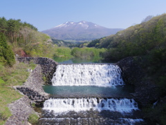 「やまびこ吊り橋」より不忘山を望む