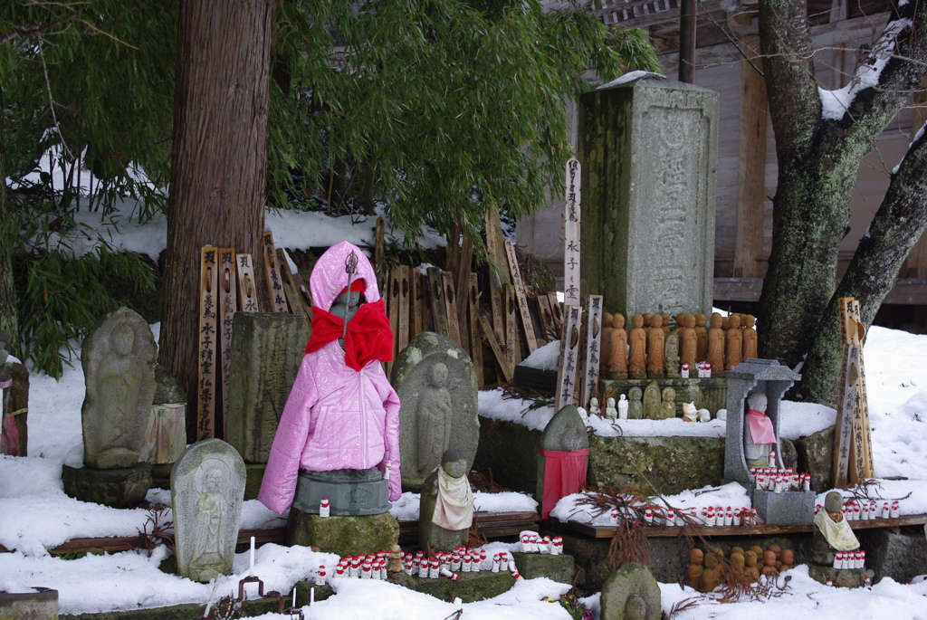 山寺・水子地蔵導