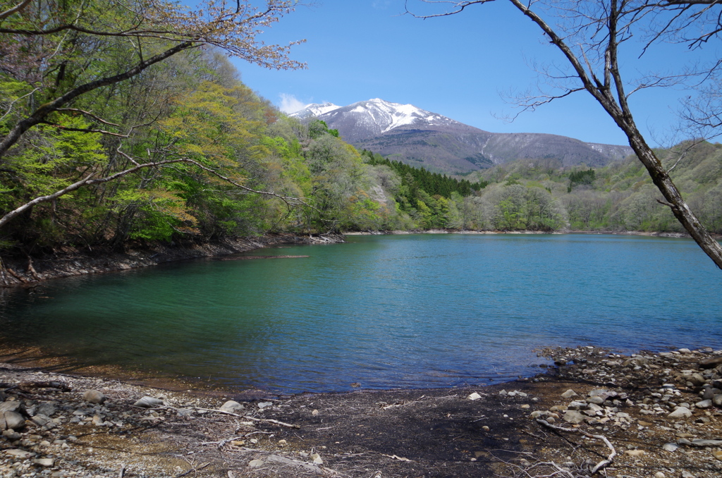 新緑の長老湖