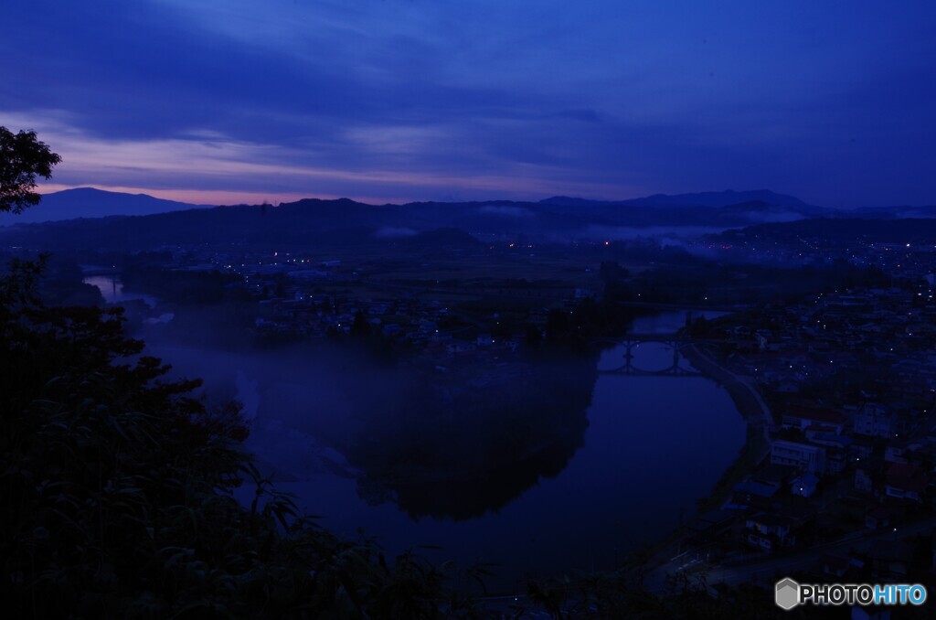 夜明けの最上川