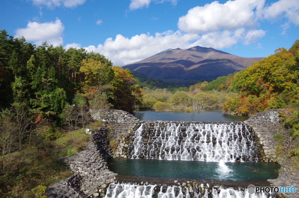 秋空の横川渓谷