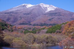 雪を被った不忘山