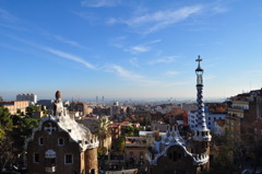 バルセロナの青空、偉大なる建築家ガウディを偲んで