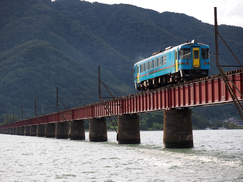 一直線の鉄橋・・・。