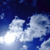大空を見上げて～太陽と飛行機雲～