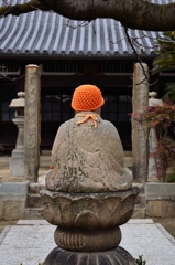 佇む