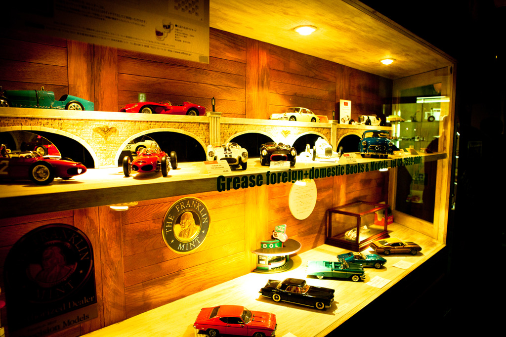 Cabinet Automotive