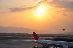 飛行場の夕日