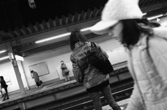 後姿と横顔
