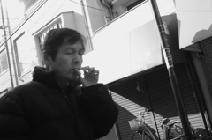 タバコを吸う人