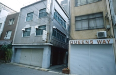ＱＵＥＥＮＳ　ＷＡＹ　ＳＴＲＥＥＴ