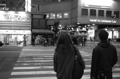 信号待ちの二人