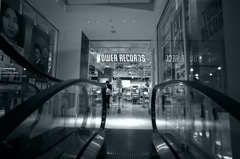 タワレコへと続くエスカレーター