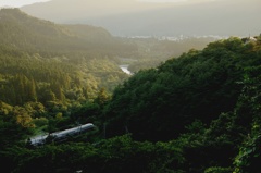 山里へ向かう