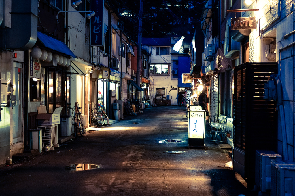 路地裏