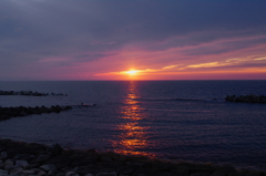 佐渡島に沈む夕日
