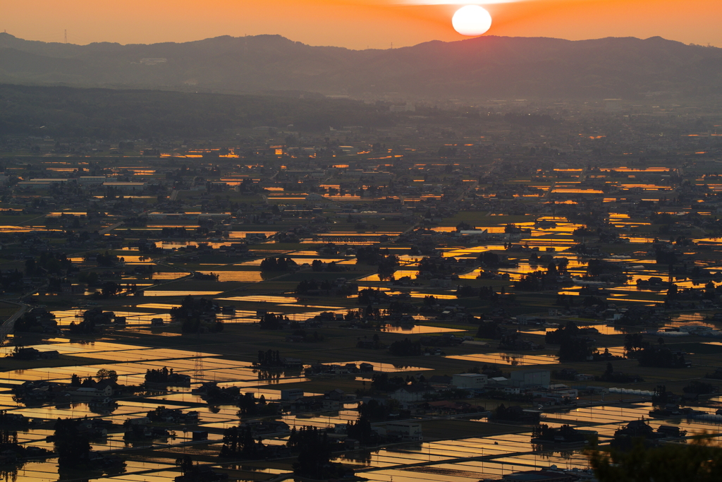 夕照の散居村