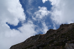 岩稜と青空