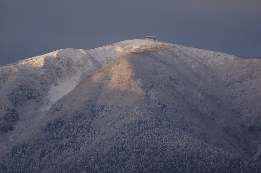 比良山系、初冠雪　