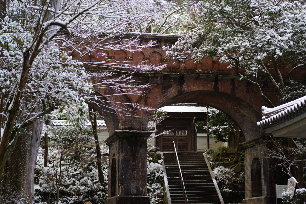 水路閣、冬