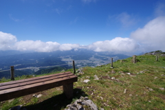 雲上のベンチ