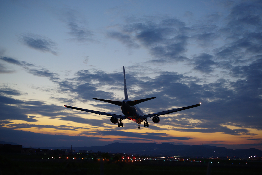 50mm の空港夕景
