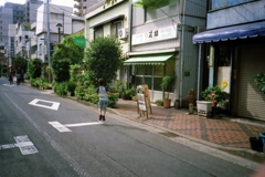 東京24区　宙に浮く少年